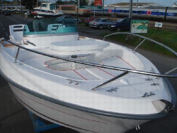 B2 MARINE CAP FERRET 550 OPEN SUN DECK